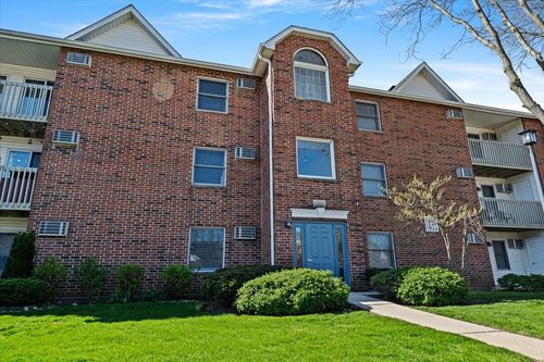 apt-3a-1352 Cunat Ct, Lake In The Hills, IL, 60156-6152 | Card Image