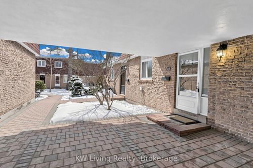 24 The Carriage Way, Thornhill, ON, L3T4V1 | Card Image