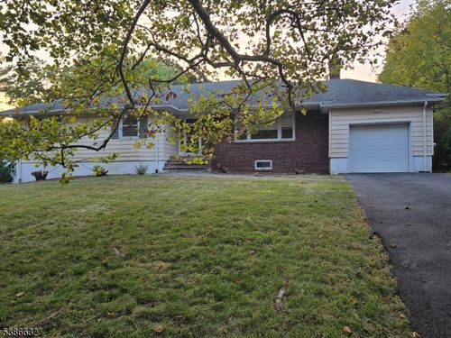 82 Ridge Dr, Livingston, NJ, 07039-3745 | Card Image