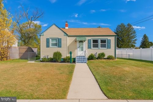 610 Lee Ave, BEVERLY, NJ, 08010-1020 | Card Image