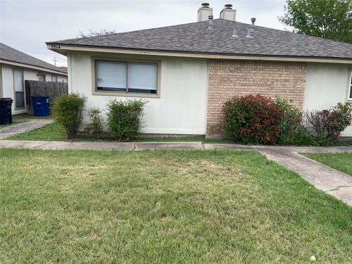 a-106 E Austin Ave, Hutto, TX, 78634-4220 | Card Image
