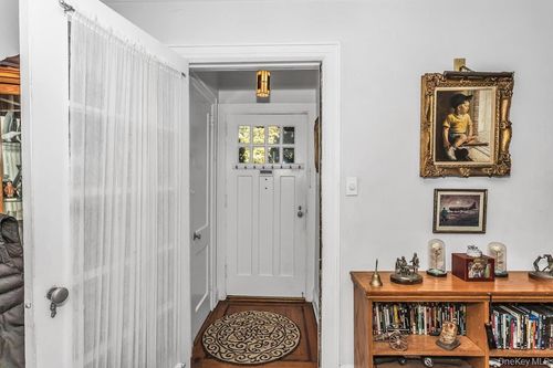 4172 Glenwood St, Little Neck, NY, 11363-1719 | Card Image