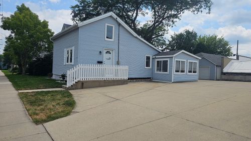 29 E State St, Hartford, WI, 53027-1535 | Card Image