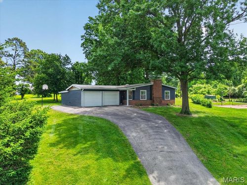 19 Cloverleaf Ln, Manchester, MO, 63011-4001 | Card Image
