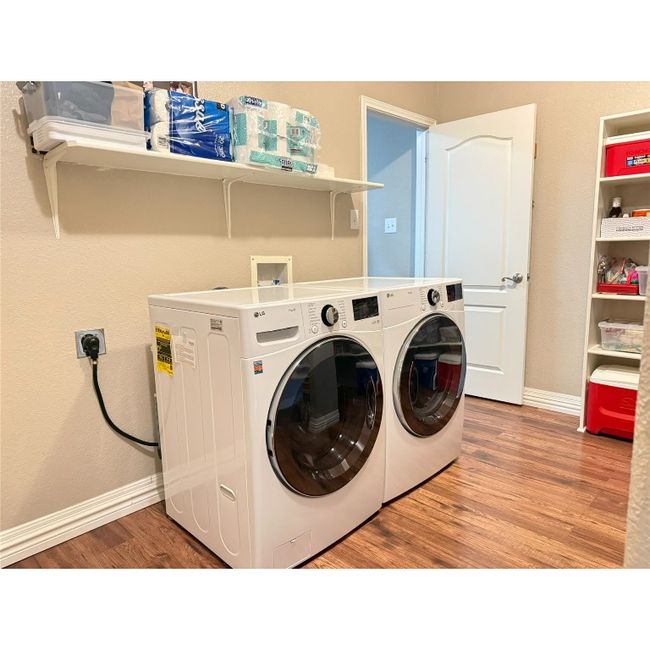 Washer and dryer connections in the panty area (washer and dryer not included in the sale) | Image 18