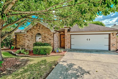 325 Castle Dr, Port Neches, TX, 77651-5428 | Card Image