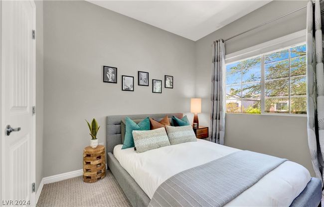 Upstairs bedroom with walk-in closet | Image 30