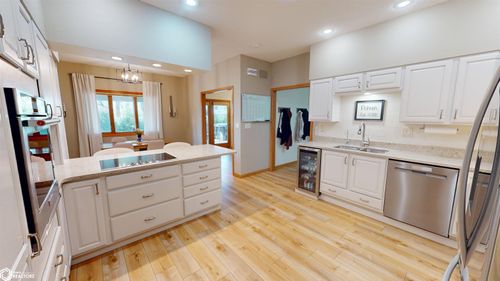 502 Kingman Cir, Fairfield, IA, 52556-3640 | Card Image