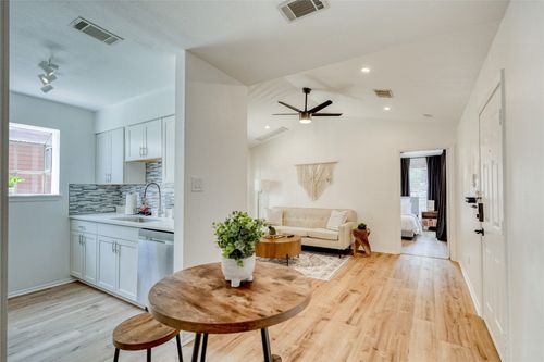 apt-23-6903 Deatonhill Dr, Austin, TX, 78745-5133 | Card Image