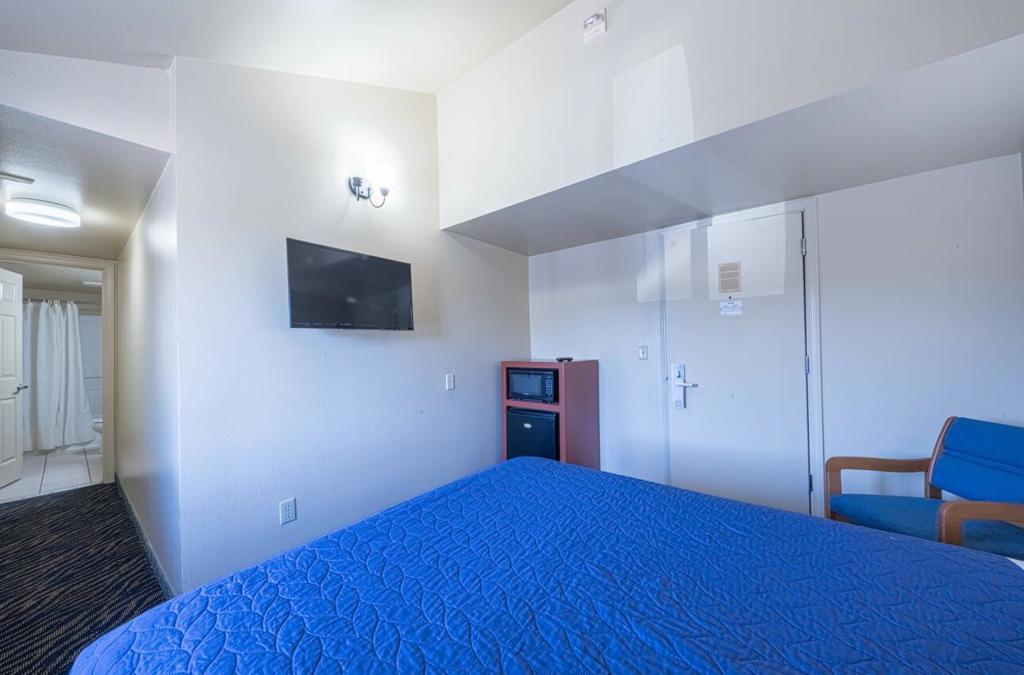 Commercial Sale in Salinas 3
