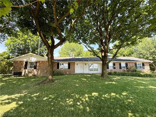 6025 California Ave, Louisville, OH, 44641-9016 | Card Image