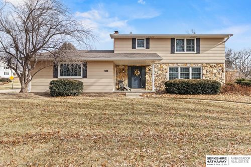 2305 Royal Wood Dr, Omaha, NE, 68144-2631 | Card Image