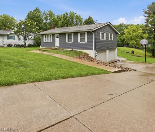 2655 Lisa Kim Ln, Nashport, OH, 43830-9708 | Card Image