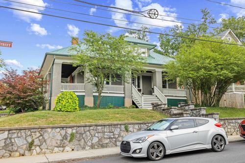 325 New St N, STAUNTON, VA, 24401 | Card Image
