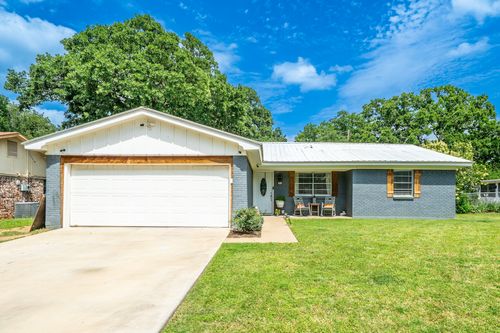 605 Se 28th Ave, Mineral Wells, TX, 76067-5737 | Card Image