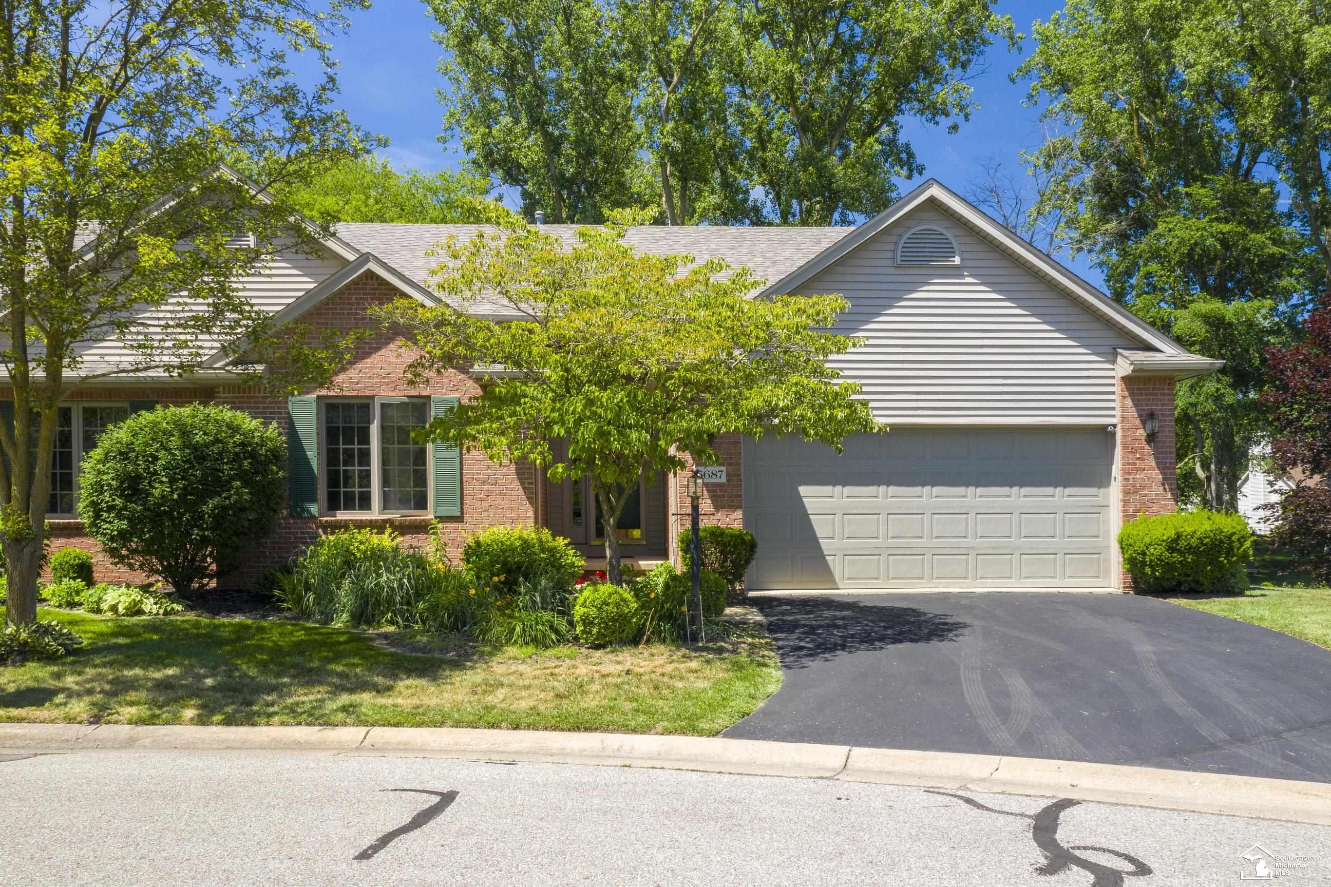 Greenbriar Ln, Temperance, MI 48182