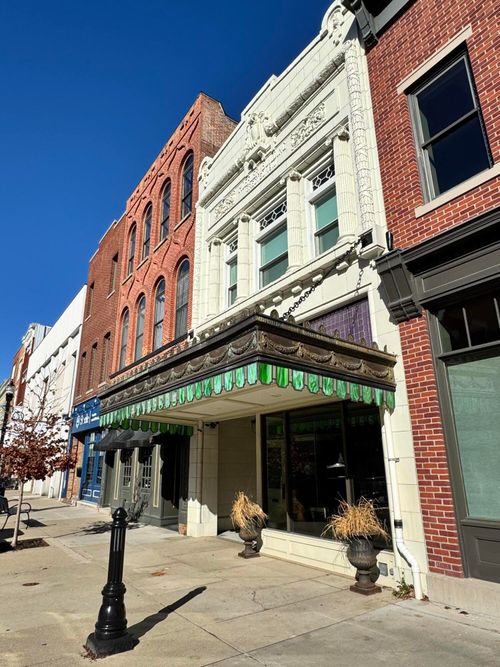 125 E Maumee St, Adrian, MI, 49221-2703 | Card Image