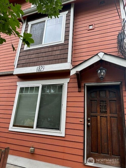 6829 Weedin Pl Ne, Seattle, WA, 98115-6425 | Card Image