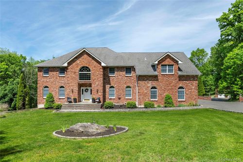 82 Anton Dr, Carmel, NY, 10512-4073 | Card Image