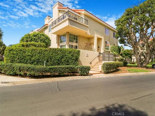 6062 Panorama Dr, Huntington Beach, CA, 92648-5530 | Card Image