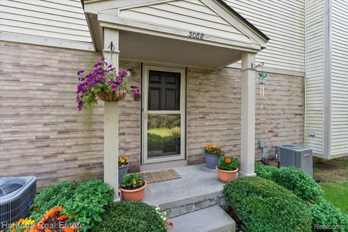 3088 High Pointe Ridge Rd, Lake Orion, MI, 48359-1176 | Card Image