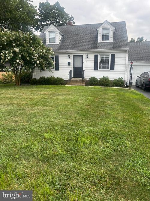 71 Jarvie Dr, Hamilton Square, NJ, 08690-1725 | Card Image