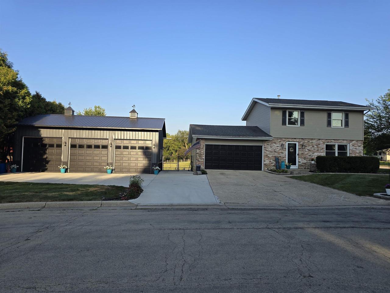 4th Ave, Monroe, WI 53566