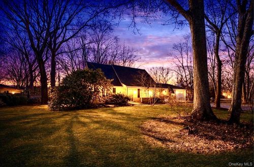 22 Bucknell Ln, Stony Brook, NY, 11790-2522 | Card Image