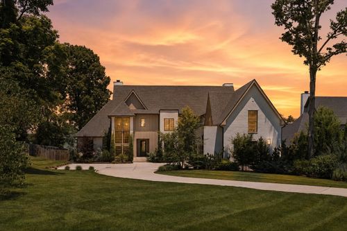 3726 Woodlawn Dr, Nashville, TN, 37215-1017 | Card Image