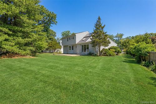 19 Sherwood Ct, Ronkonkoma, NY, 11779-1800 | Card Image