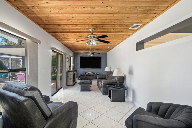 61 W Rubber Tree Dr, House other with 3 bedrooms, 2 bathrooms and null parking in Lake Worth FL | Image 20