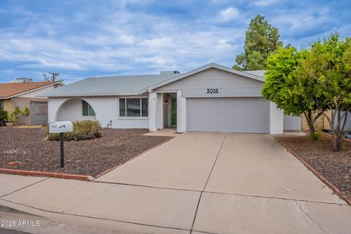 3016 W Acoma Dr, Phoenix, AZ, 85053-5712 | Card Image