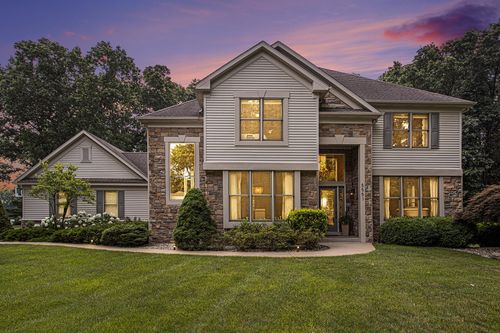 5551 Saddle Club Dr, Kalamazoo, MI, 49009-3929 | Card Image