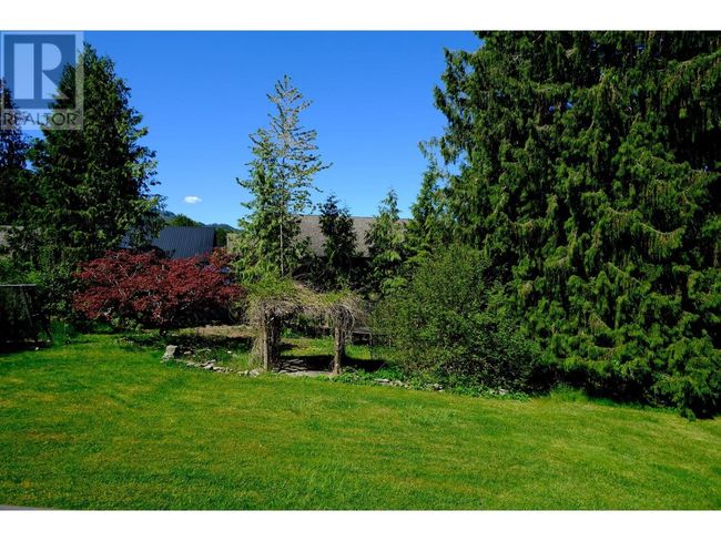 4061 Torry Rd, House other with 3 bedrooms, 2 bathrooms and 12 parking in Eagle Bay BC | Image 12
