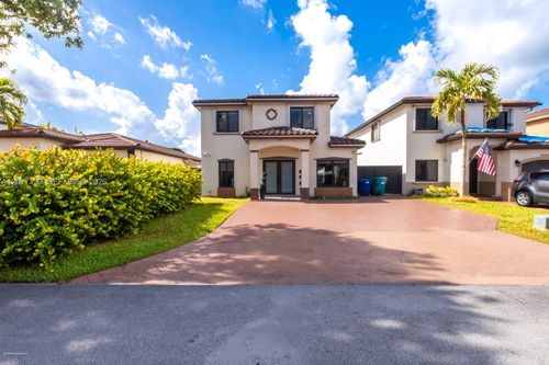 8126 Nw 199th Ter, Hialeah, FL, 33015-6370 | Card Image