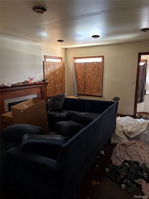 11742 Whitehill Street, Detroit, MI, 48224 | Card Image