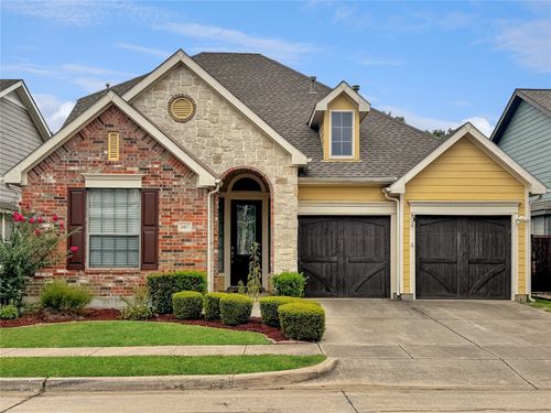 807 Little Cub Way, Euless, TX, 76039-6086 | Card Image