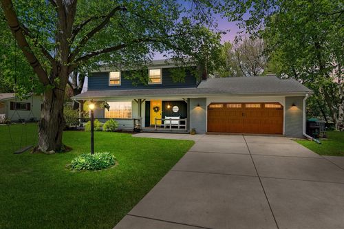 N86W15664 Shore Crest Drive, MENOMONEE FALLS, WI, 53051 | Card Image