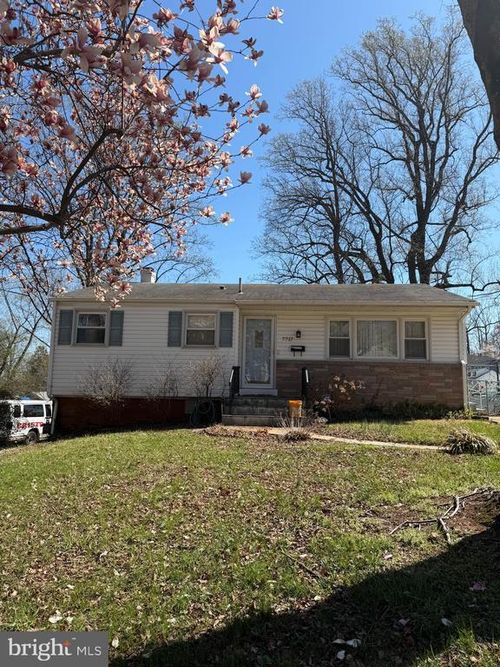 7717 Fisher Dr, FALLS CHURCH, VA, 22043-1233 | Card Image