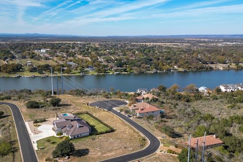 528 Bendito Way, Marble Falls, TX, 78654 | Card Image