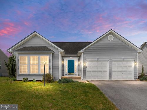 77 Hook Dr, MARTINSBURG, WV, 25405-5193 | Card Image