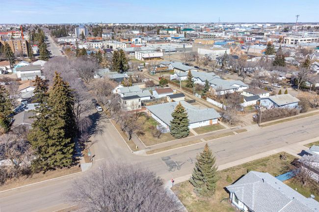 4802 46 Street, Home with 2 bedrooms, 1 bathrooms and 2 parking in Lloydminster SK | Image 27