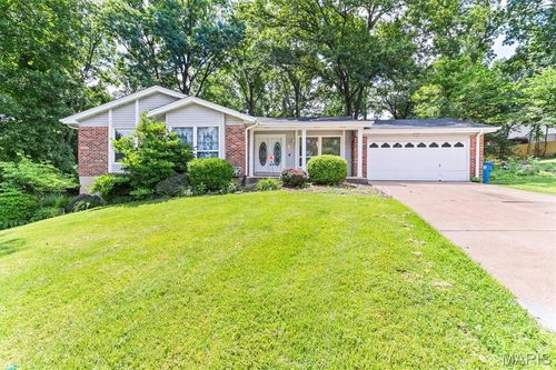 4962 Deepwood Ct, Saint Louis, MO, 63128-3810 | Card Image