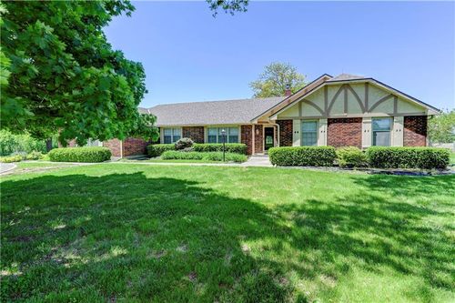 416 N Buckner Tarsney Rd, Buckner, MO, 64016-8239 | Card Image