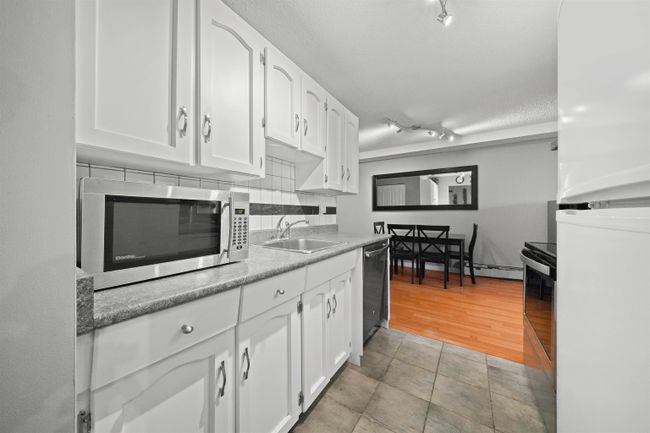 109 - 341 W 3rd Street, Condo with 2 bedrooms, 1 bathrooms and 1 parking in North Vancouver BC | Image 9
