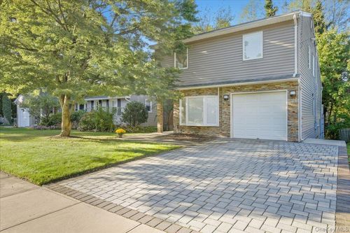 54 Fairfield Ave, Port Washington, NY, 11050-1805 | Card Image