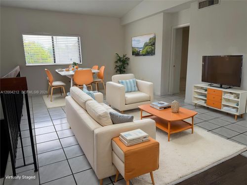 38-6370 W 27th Ct, Hialeah, FL, 33016-4391 | Card Image