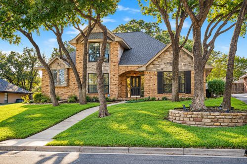 2110 Emerald Lake Drive, Arlington, TX, 76013 | Card Image