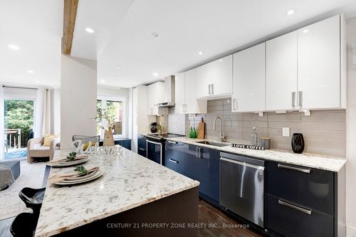 21 White Tail Cres, Brampton, ON, L6Y5C2 | Card Image
