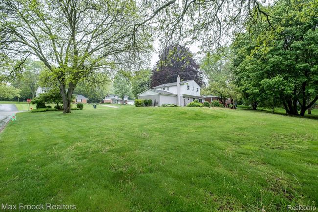 Large Corner Lot | Image 42